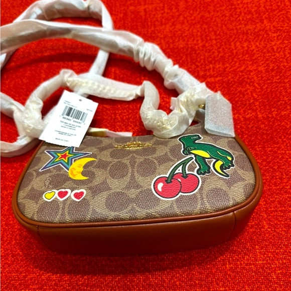 ❤️❤️❤️Coach Teri Mini Crossbody Bag In Signature Canvas With Sticker Print❤️❤️❤️ - Picture 2 of 11